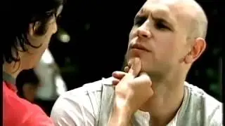 KFC Australia / New Zealand - Hot & Spicy Hot Box Commercial 2009