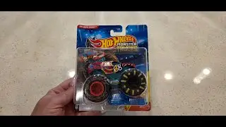 Распаковка и демонстрация внедорожника Hot Wheels Monster Trucks Demo Derby SUV!
