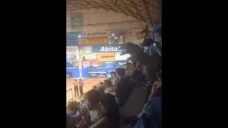 Cord&oacute;n vs Pe&ntilde;arol transmitiendo desde la hinchada de Cord&oacute;n . relatando entre la gente