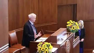 Senate President Peter Courtney adjourns afternoon proceeding without Republicans