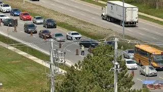 Construction Crew Helps Police Respond Through Traffic