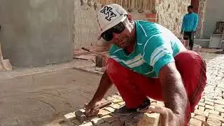 ASSENTANDO PEDRA PORTUGUESA