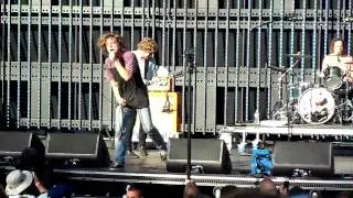 KROQ Weenie Roast Irvine Verison 2010 Cage th Elephant .mp4