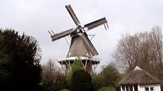 Molen Hazewind Gieten, gepavoiseerd, 2013