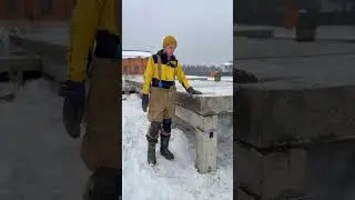 Монтаж плит перекрытия на свайно-ригельном фундаменте зимой #фундаментгрупп #строительство