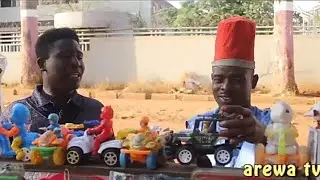 JAHILIN MALAMI ME SAIDA KAYAN WASAN YARA😂🤣 WANYOO ALLAH CIKINA🤣 kalla Ku sha dariya