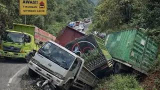 Innalillahi‼️Kabar Buruk Hari Ini, Insiden Beruntun di Sitinjau Lauik, 3 Truk 1 Motor Terlibat Laka