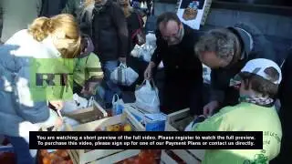 France: Free fruit! Farmers protest sanctions with mass giveaway