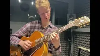 Allan Reuss&lsquo;s Guitar Intro to &bdquo;Minor Blues&ldquo; by Corky Corcoran and his Orchestra (1945) 