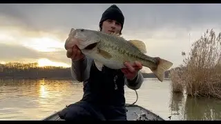 BEST WINTER BASS FISHING! | Illinois Cooling Lake