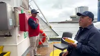 Kasama ng mga Pinoy na Marino sa kanilang barko
