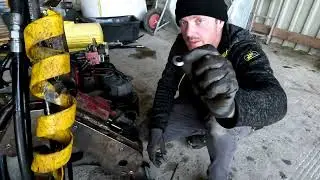 Dämpfergummi und Auspuff montieren Neuson HV Logmax 828