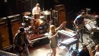 Metric - Patriarch On a Vespa/Handshakes (live)