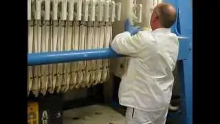 Filter Cake Discharge in the Ceramic Industry