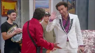ابداع علي ربيع في دور نجم الاغنية الشعبية نشاز 😂