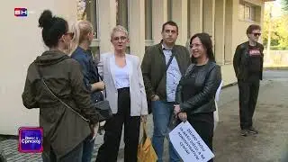 Roditelji djece koja pohađaju Treću osnovnu školu u Brčkom održali su mirni štrajk upozorenja
