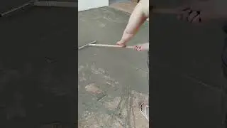 Piso de cimento queimado muito f&aacute;cil de fazer utilizando rodo.