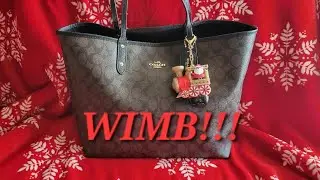 Christmas themed || What's in my bag? 2023 COACH CITY TOTE REVERSIBLE    🎄🎁🎅
