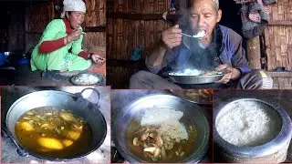 jungle man's lunch with his wife in the jungle shed || jungle family cooking @junglefamilycooking