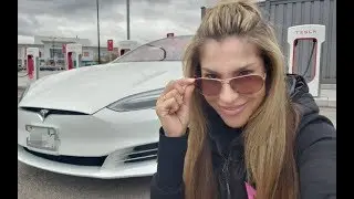 Tesla Model S in AUTO PILOT around a RACE TRACK