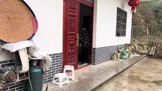 趁下雨天大家都有时间，家族人员到大姐家聚餐，两桌美食吃安逸了