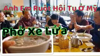 Vlog 118 ll 5 Anh Em Đi Ăn Phở Xe Lưa, Thử Thách Ăn Hết Tô Phở Bự Nhất.