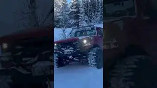 ROLLIN HIGH FIVE #snowwheeling #offroad #4x4ing #boggers