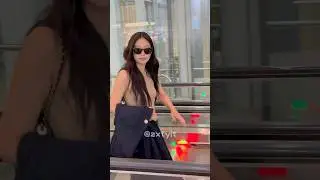 She took off the jacket , iconic ✨ jennie heading to paris fashion week #jennie #blackpink