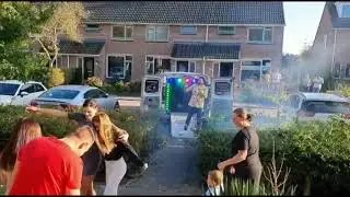 Stoepfeestje bij de verjaardag van Roxana
