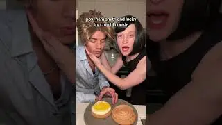 pov: Нара Смит и Лаки пытаются съесть печенье Crubl