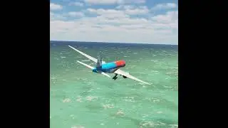 The uncontrolled plane fell into the sea when it was about to land Eps 00271