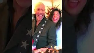 Fairytale of NY Uma et Al's cover of the Pogues
