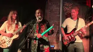 Afrobass - konsert p&aring; Kaf&eacute; H&aelig;rv&aelig;rk 2025