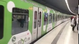 S-Bahn Hamburg: Ausfahrt zweier ET 474 PLUS in Jungfernstieg