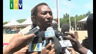 Waziri wa ulinzi aongoza wakazi katika kuuaga mwili wa Luteni Rajabu Ahmed Mlima.