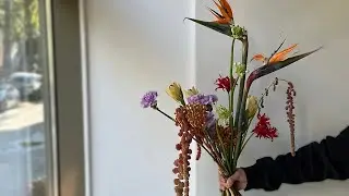 How to make a tropical bouquet in bright colors