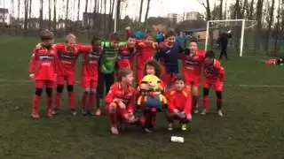 PU12 doet dansje