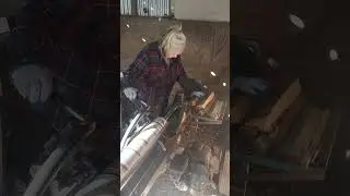 HUBBY IN CAST SO I PICK UP THE SLACK #hardworkingwoman #justwomen #countrygirl #woodsplitter