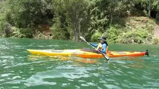 Remar en kayak de traves&iacute;a en Guatap&eacute;