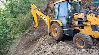 JCB Backhoe-Making New Track through Dangerous and Steep Hill