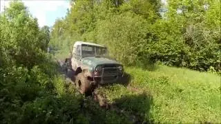 Уаз на вл-30 и уаз на резанных и два кроссовых мотоцикла в лесу