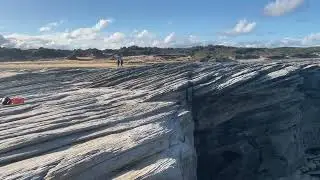 Unusual ancient sandstone formations at this hidden diving spot in Sydney #rockformations #sandstone