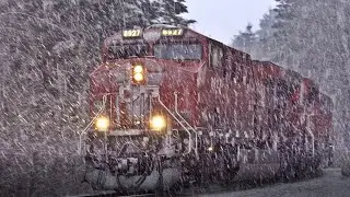 TRAINS THRU HEAVY SNOWFALL w/ CP SD70ACu & CN C40-8 Appearances At Yale BC