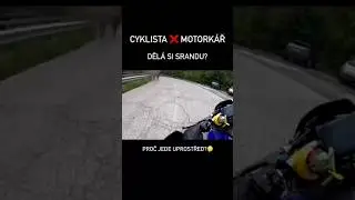 Cyklista vs motork&aacute;ř🏍️ #motorka #motorkari #moto #cesko