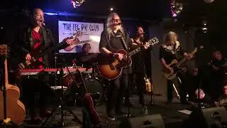 It really was &ldquo;All About The Love&rdquo; for John Fiddler and his Machine Head band at the Eel Pie Club