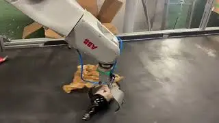 Softeta's AI-controlled robotic hand for waste management