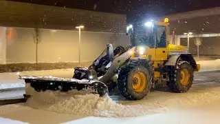 VOLVO L70B, With Awesome Engine Sound, Plowing Snow! (4K)