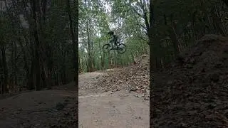 One hands #mtb #bike #jumps #dirtpark #hobby #fyp #viral #dc