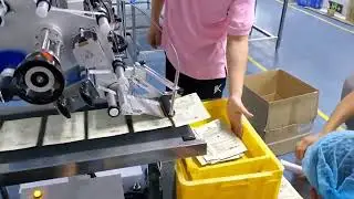 Automatic high speed plastic empty bag paging feeding adhesive label labeling machine