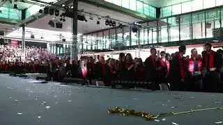 Graduates throwing their caps in the air at MomenTUm @ TU Eindhoven